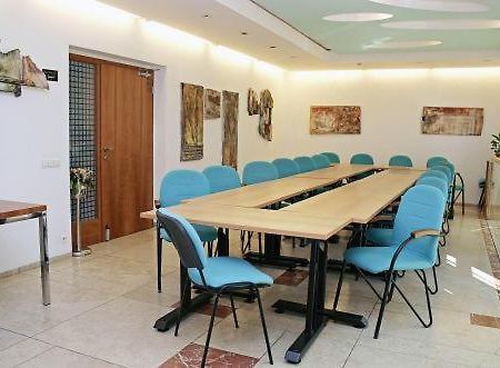 Hotel Maxim Svätý Jur المظهر الخارجي الصورة