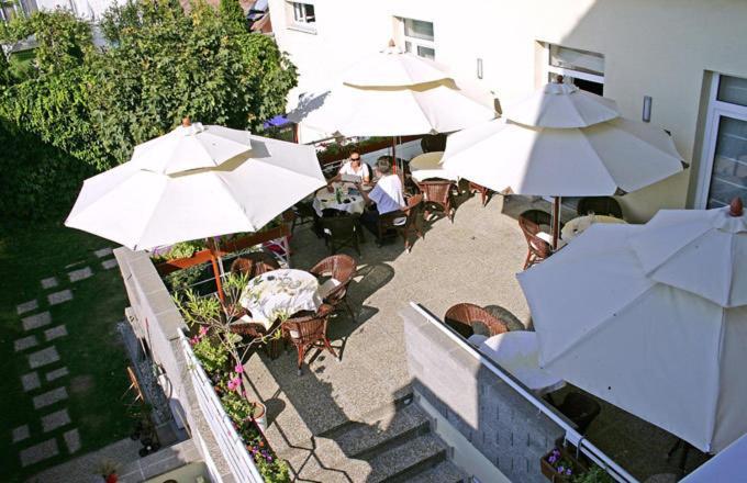 Hotel Maxim Svätý Jur المظهر الخارجي الصورة