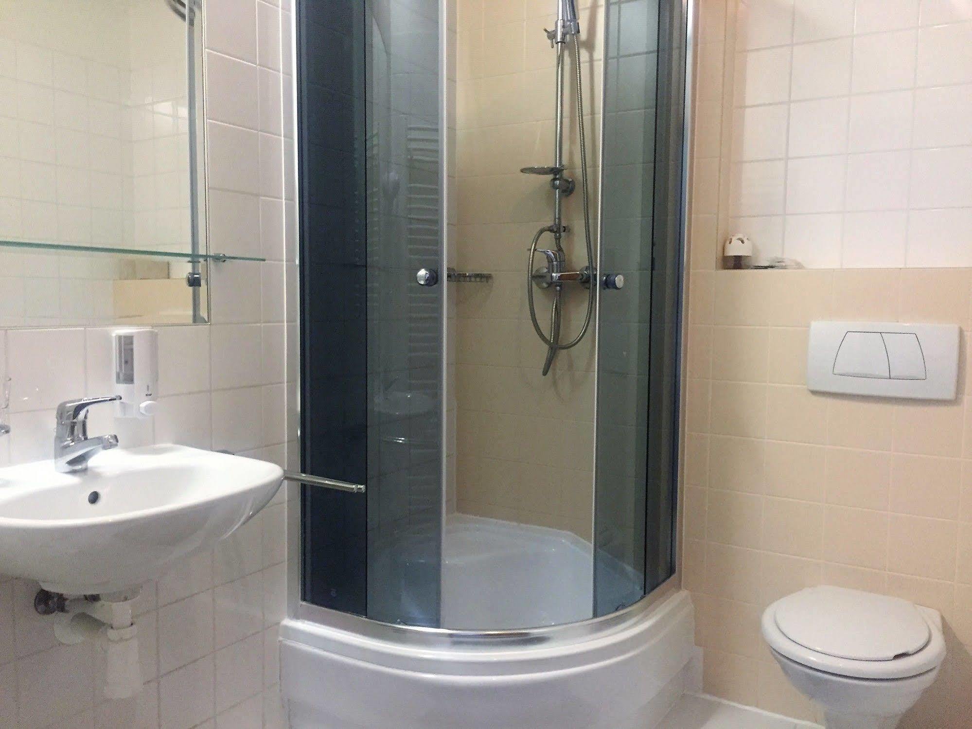 Hotel Maxim Svätý Jur المظهر الخارجي الصورة