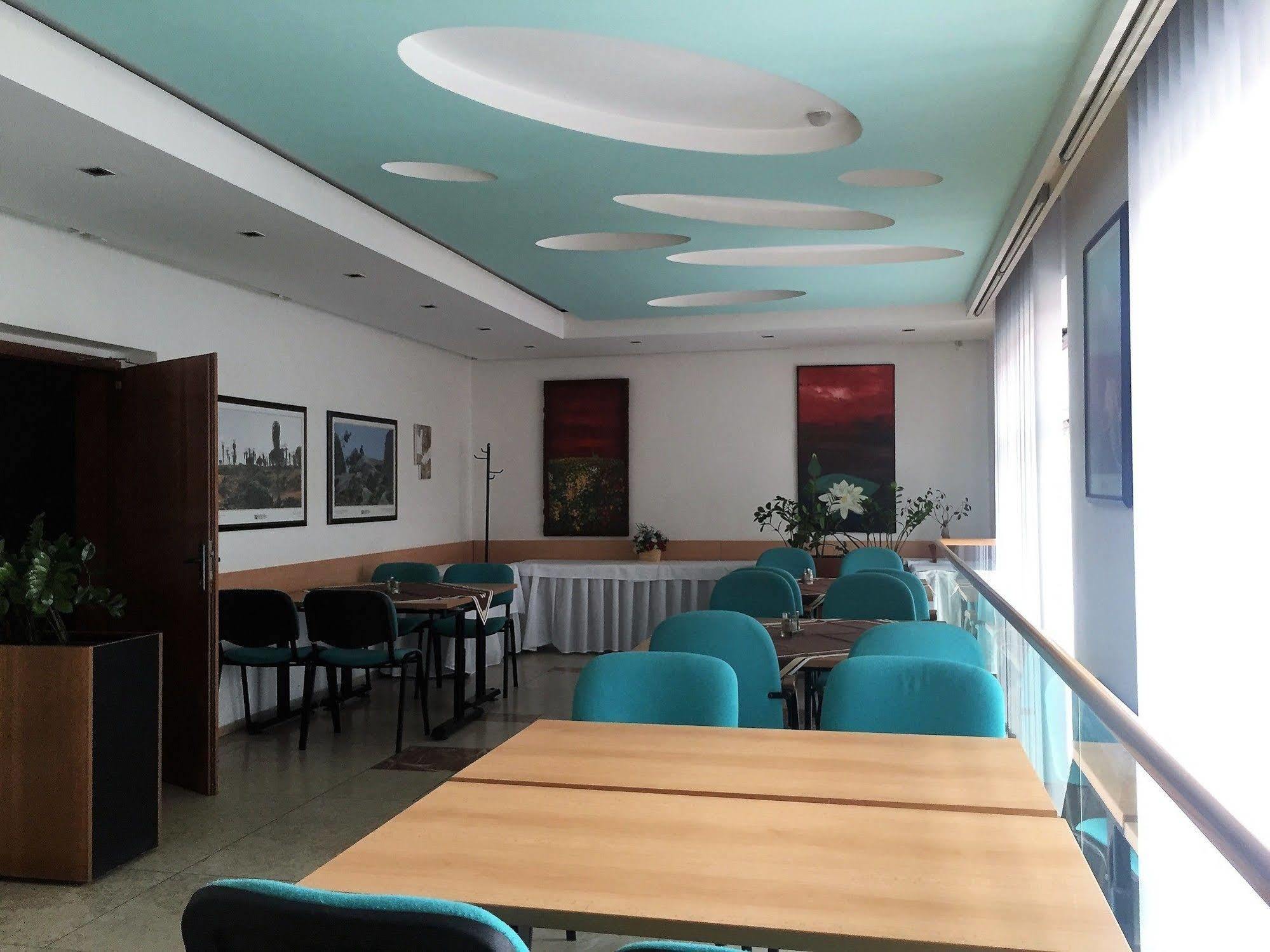 Hotel Maxim Svätý Jur المظهر الخارجي الصورة