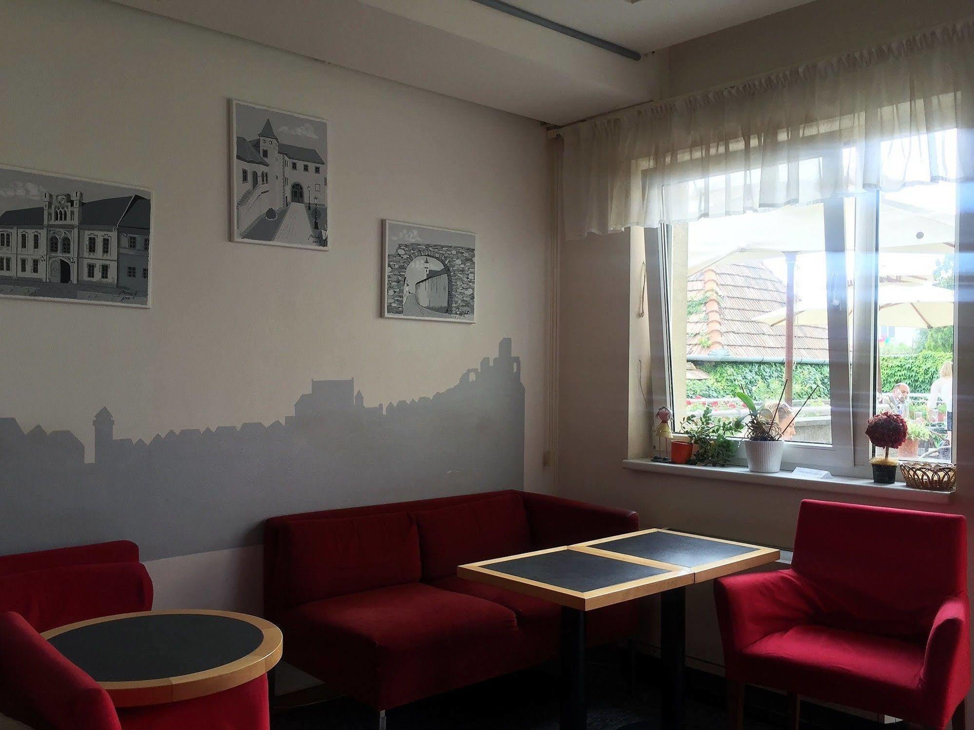 Hotel Maxim Svätý Jur المظهر الخارجي الصورة