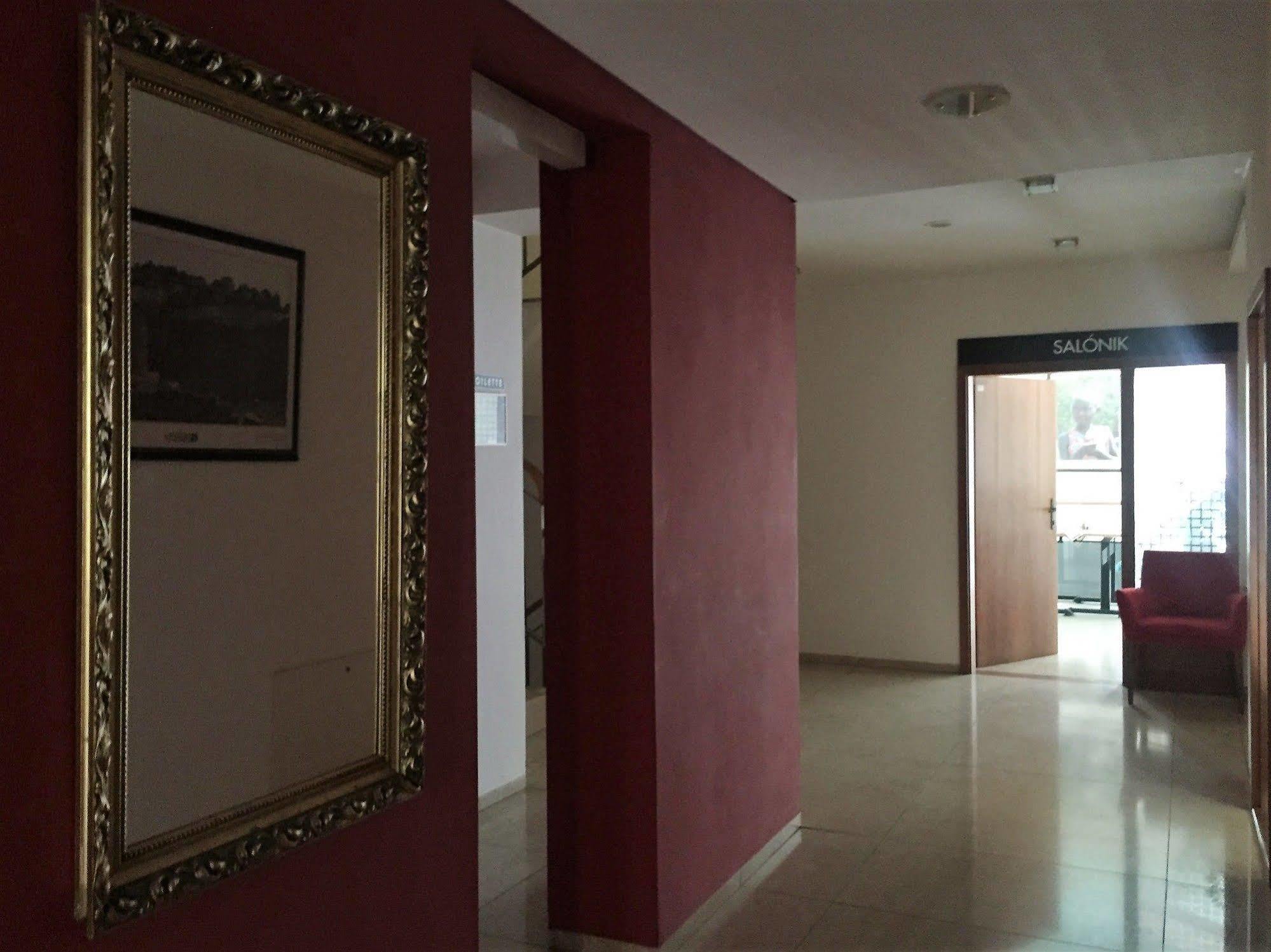 Hotel Maxim Svätý Jur المظهر الخارجي الصورة